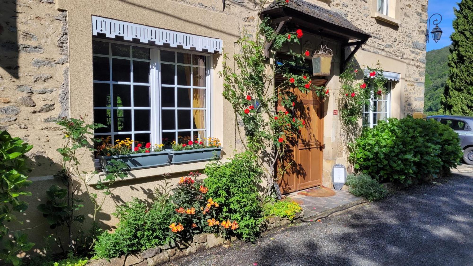 Manoir Des Pelies Spa Conques Exterior foto
